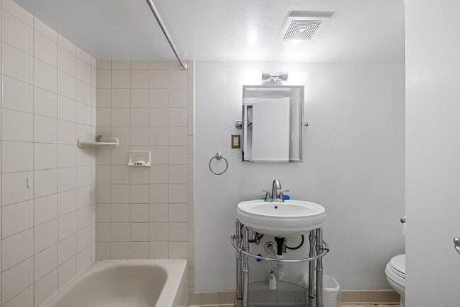 Building Photo - Beautiful, Spacious and Convenient in the HEART of DC