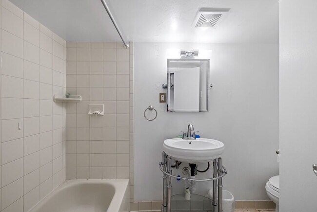 Building Photo - Great Price, Spacious and Convenient