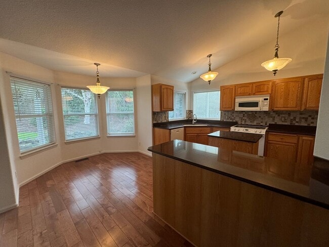 Building Photo - 3 bedroom 2 bath home in Sutherlin