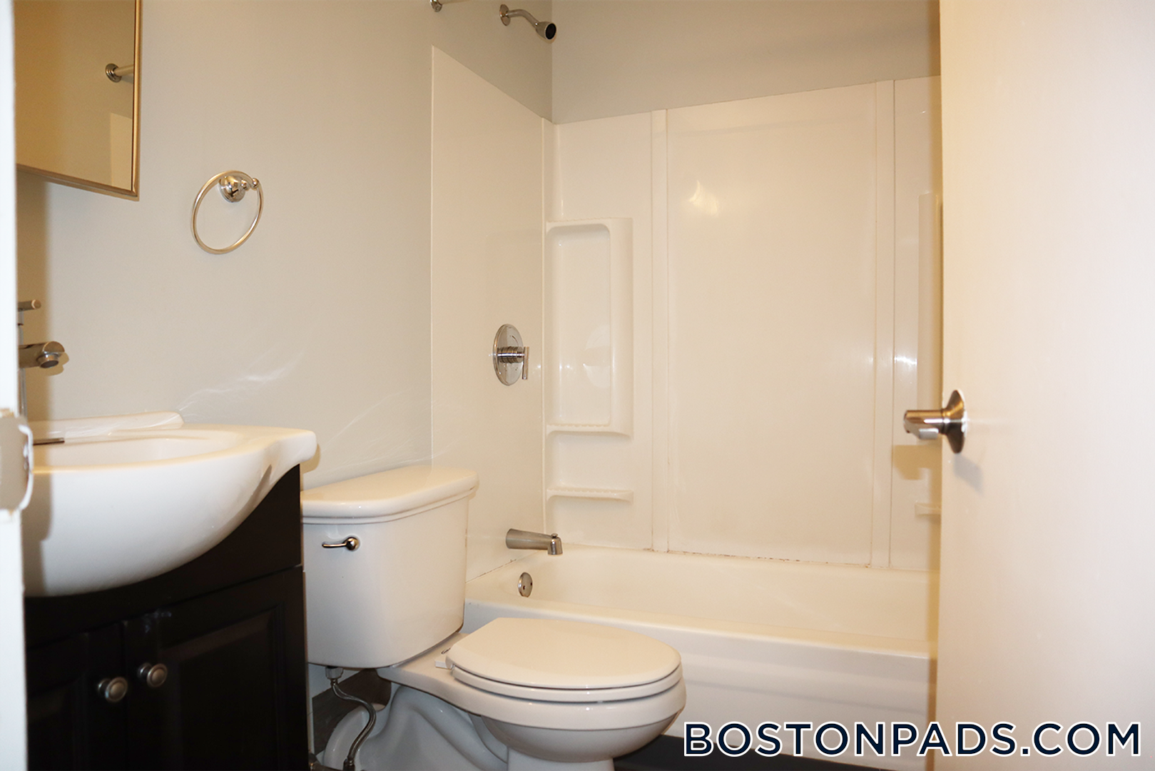 Building Photo - 507 Main St