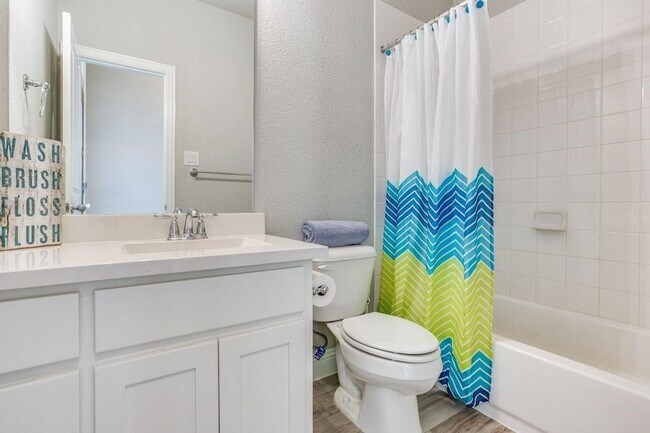 Building Photo - 905 Lady Bird Dr