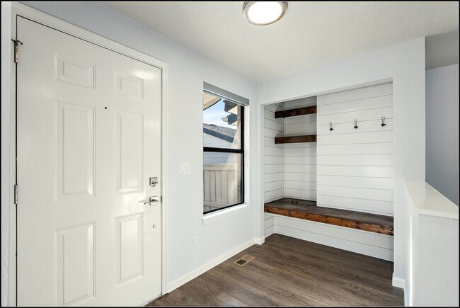 Building Photo - EAST2746