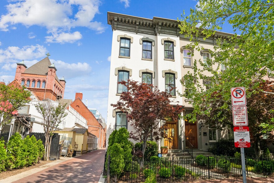 Building Photo - 1343 Q St NW