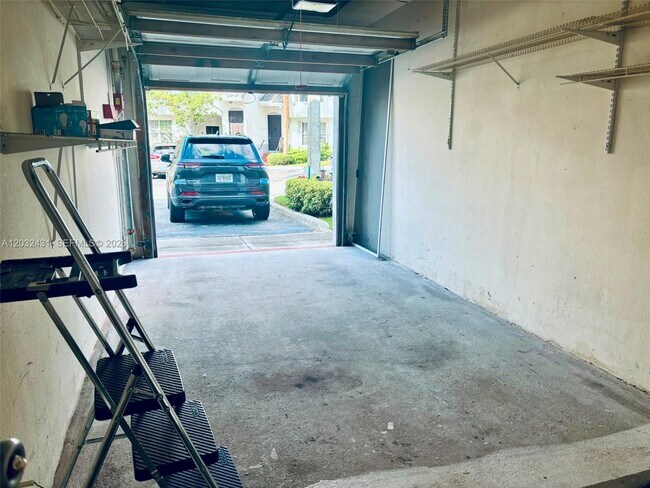 Building Photo - 715 SW 148th Ave