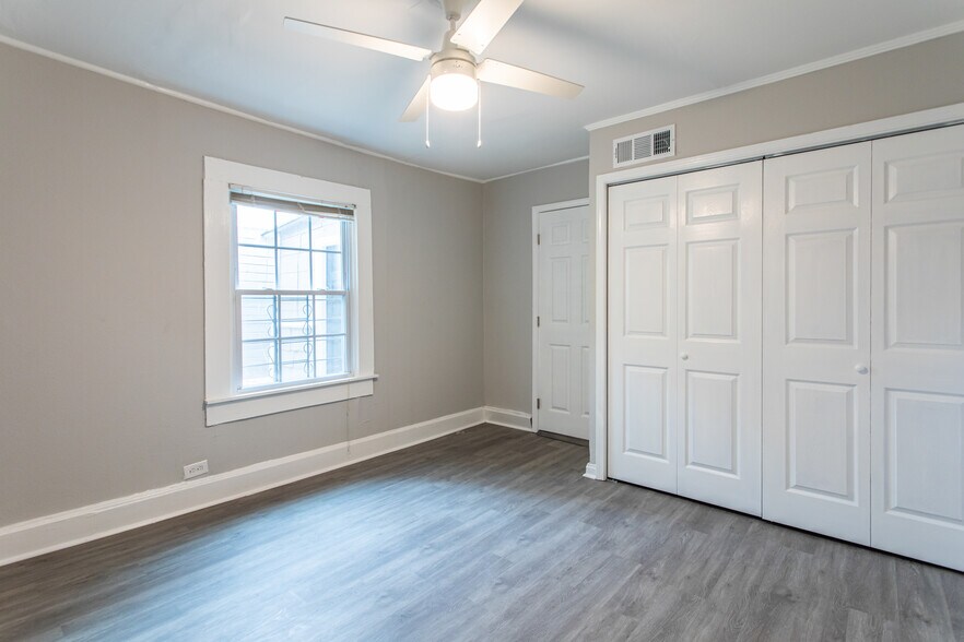 Double closet - 894 Ormewood Ave SE