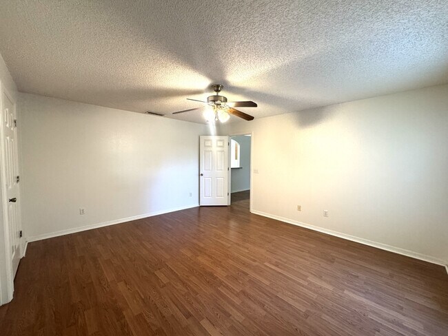 Building Photo - 1648 Dunlap Dr