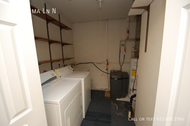 Building Photo - 1824 Yuma Ln N