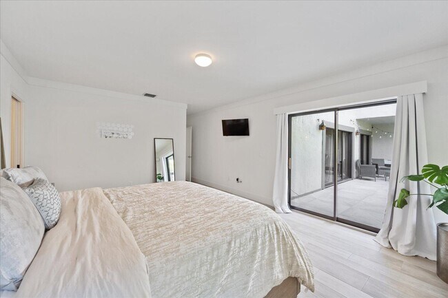 Building Photo - 11311 Pond View Dr