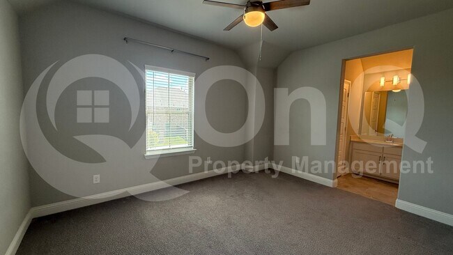Building Photo - 3508 Covedale Blvd