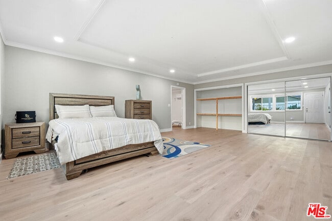 Building Photo - 15040 Hamlin St