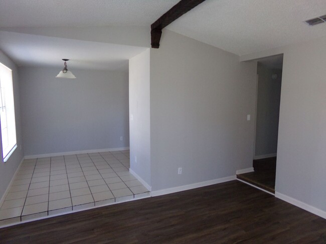 Building Photo - Spacious 2/1 Condo for Rent