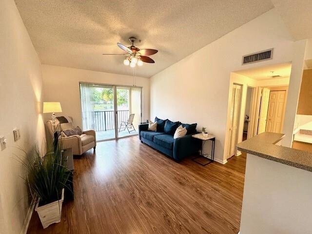 Building Photo - 7980 N Nob Hill Rd