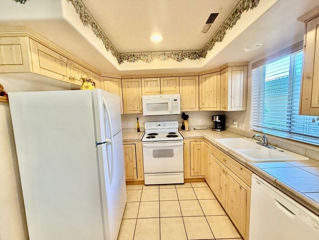 Building Photo - 1-BR Available for Long Term Rental in Coveted Las Palmas Community