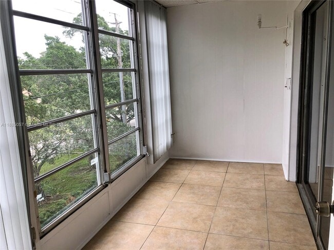 Building Photo - 8121 SW 24th Ct