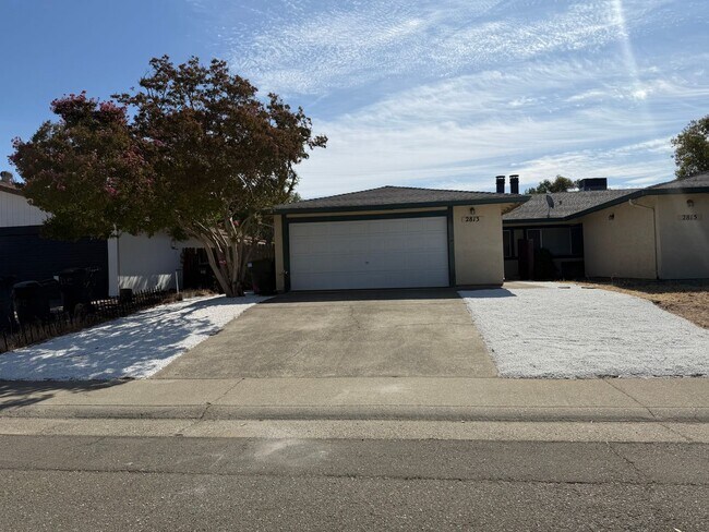 Building Photo - 2813 Pepper Oaks Dr