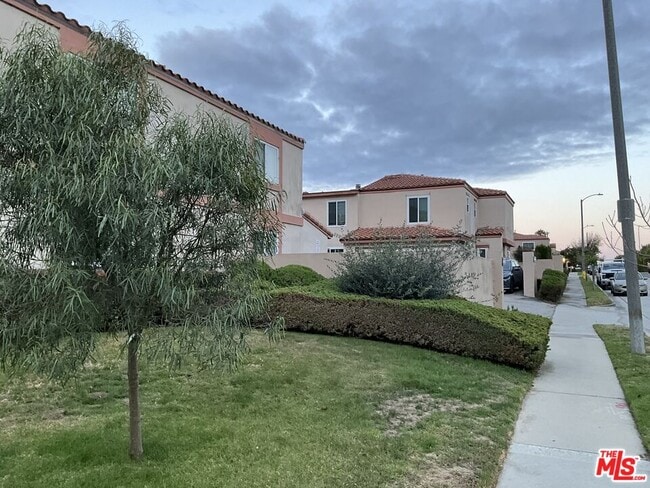 Building Photo - 3428 Del Amo Blvd
