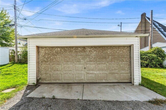 Building Photo - 10602 Langton Ave