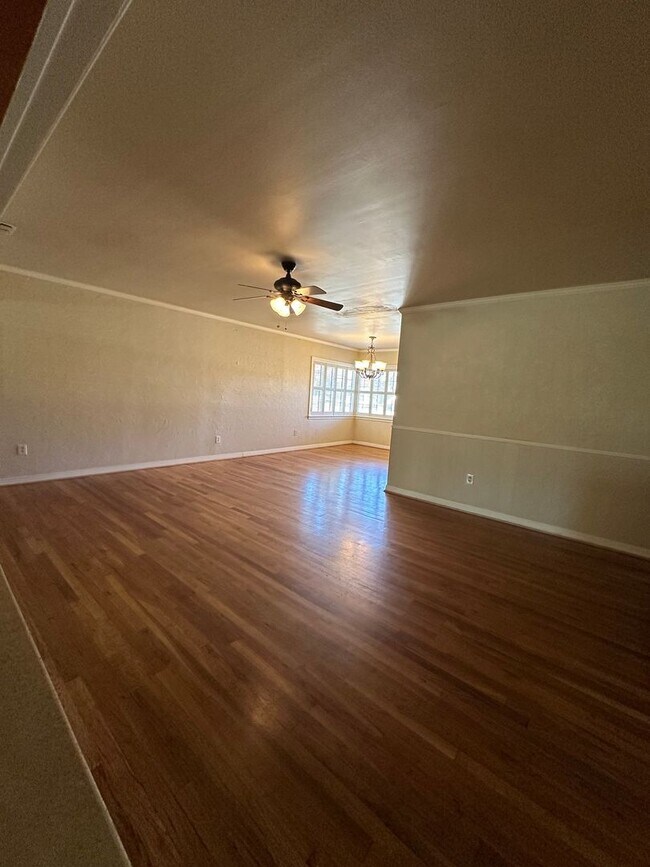 Building Photo - Spacious 3/2 in Tech Terrace w/ option to ...