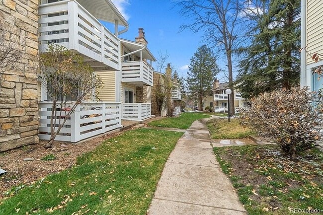 Building Photo - 8555 S Fairmount Dr