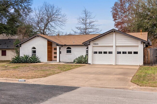 Building Photo - 9300 Meadow Vale