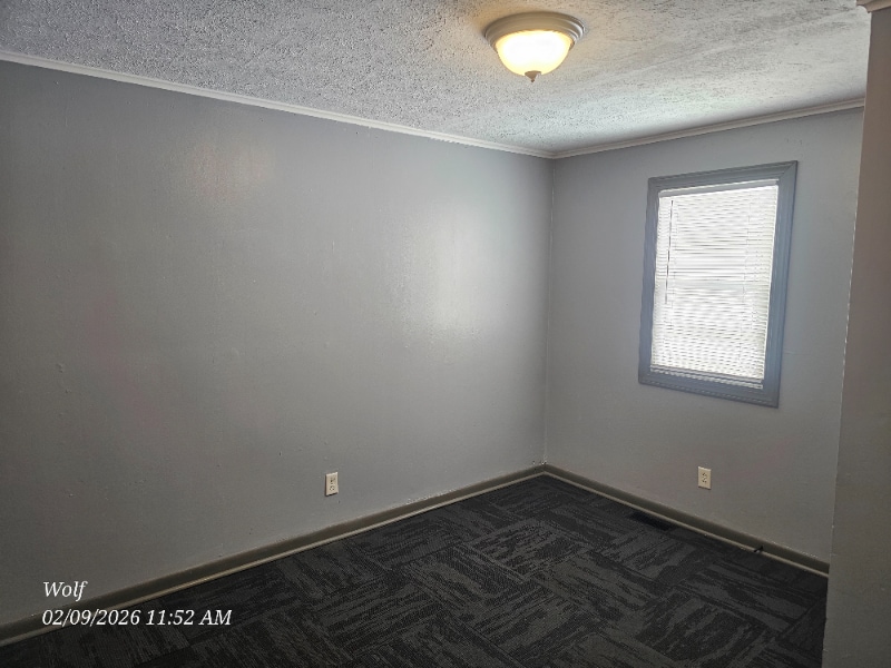 Building Photo - 2102 W Forest Dr