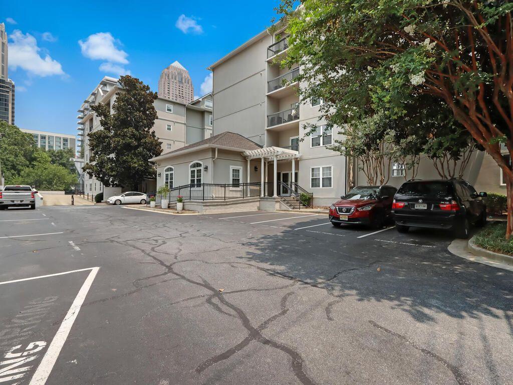 Building Photo - 1074 Peachtree Walk NE