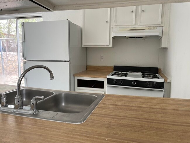 Building Photo - 8154 St Andrew Ln