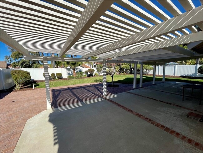 Building Photo - 25472 Day Lily Dr