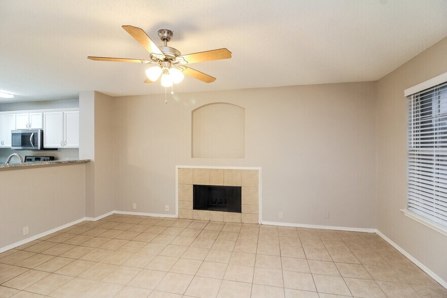 Building Photo - 1616 Columbia Dr