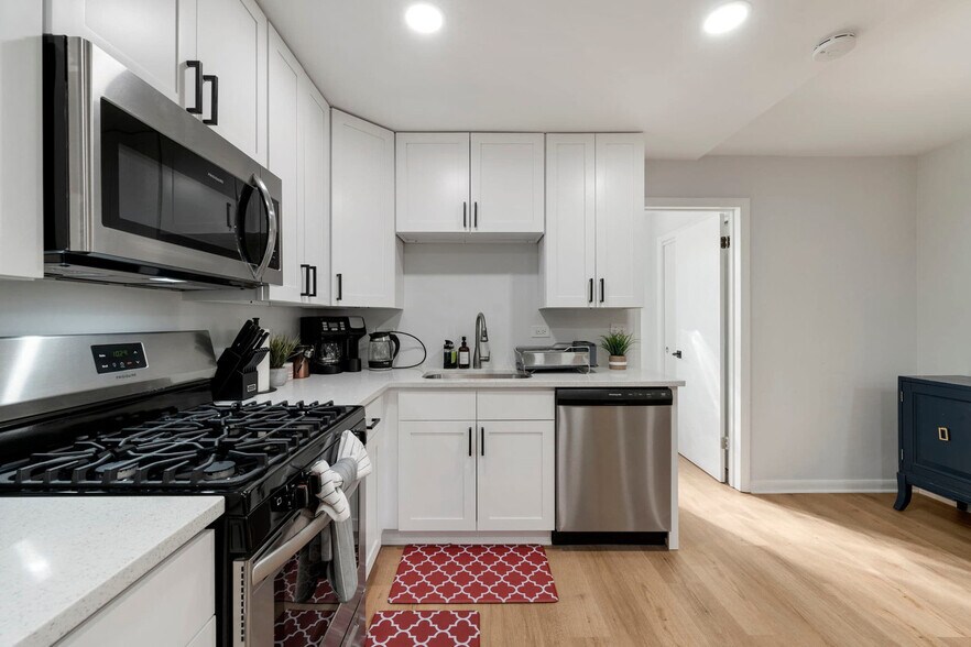 Building Photo - 1016 E Division St