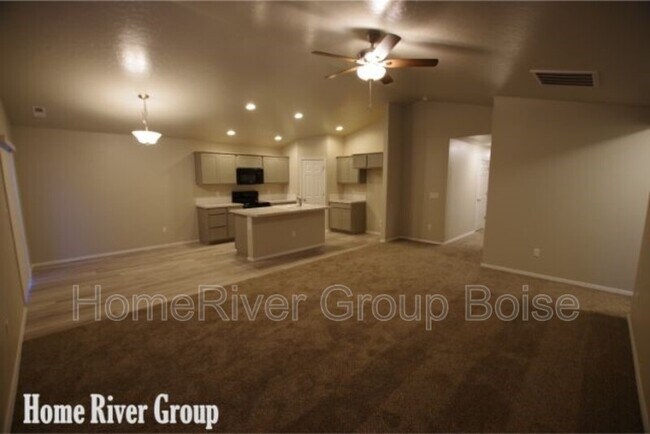 Building Photo - 1449 W Crooked River Dr