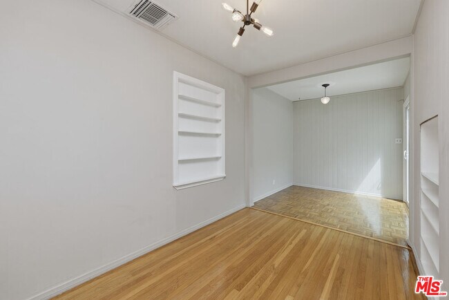 Building Photo - 820 Crestmoore Pl