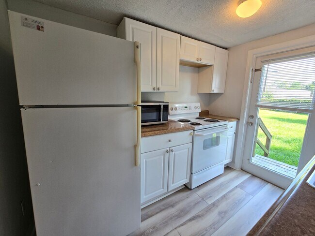 Building Photo - Cute 1 bed/ 1 bath Duplex Available now in...