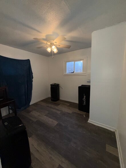 Building Photo - 2621 Churchill Ave