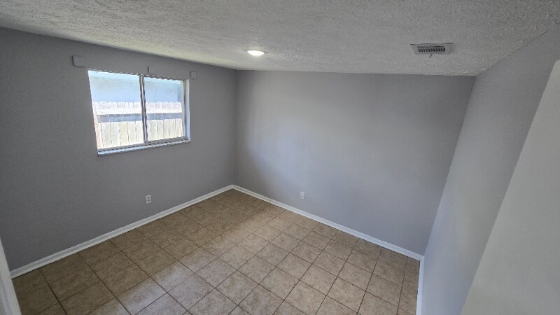 Building Photo - 825 Bradley Cir