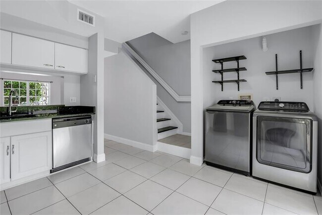 Building Photo - 9968 NW 57th Manor
