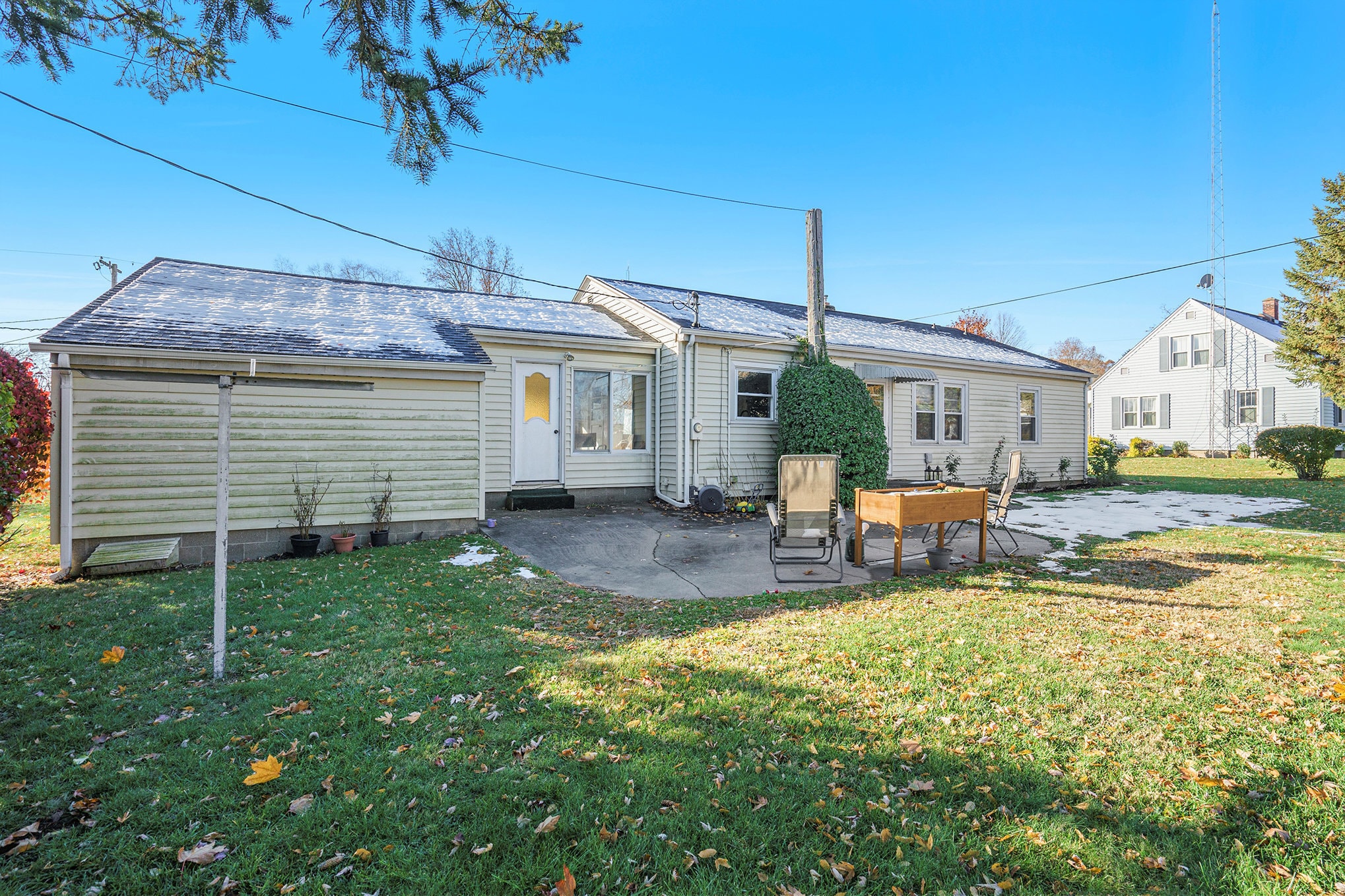 Building Photo - 204 E Spring St