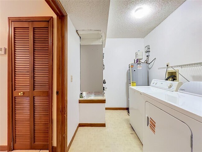 Building Photo - 4119 Waterview Loop