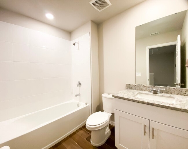 Building Photo - 561 Legacy Lp