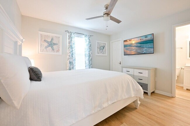 Building Photo - 11 Beachside Dr