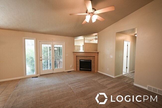 Building Photo - 4616 S Zenia Mdws Ct