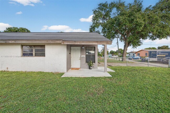 Building Photo - $2,700MONTHLY;339 SW 15TH ST #1-2 DANIA BEACH, FL 33004