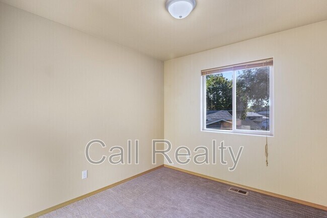 Building Photo - 2714 N Fox Ln