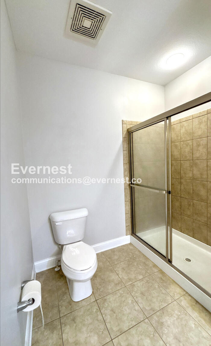 Building Photo - 925 Ingleside Ave