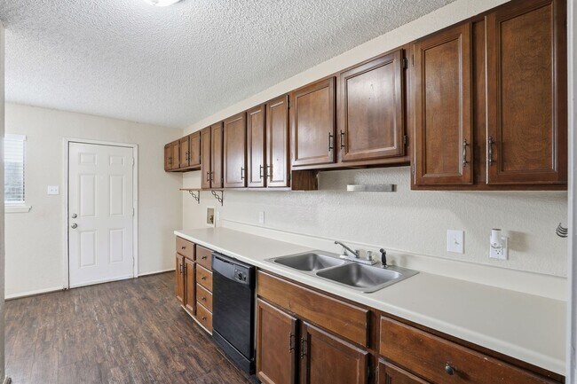 Building Photo - 1116 Hanover St