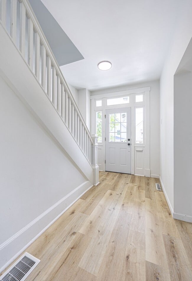Building Photo - Newly Renovated 5 Bd/2 Bath Home in New Kensington
