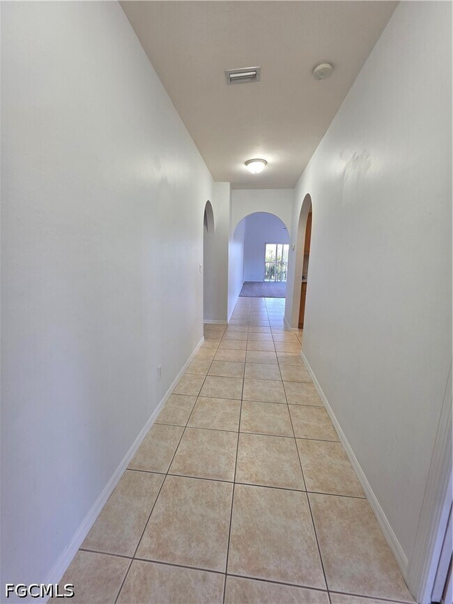 Building Photo - 2261 Somerset Ridge Dr