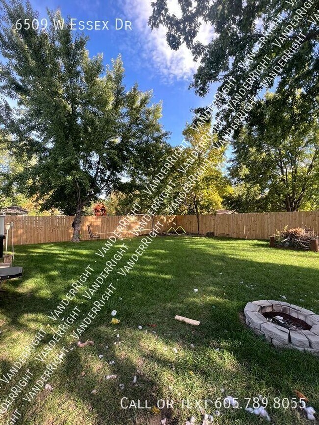 Building Photo - 6509 W Essex Dr