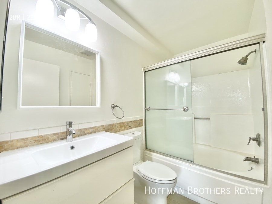 Building Photo - 8569 Burton Wy