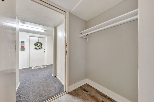 Building Photo - Welcome to your new condo in Walden Woods, located within the sought-after West Allegheny School ...